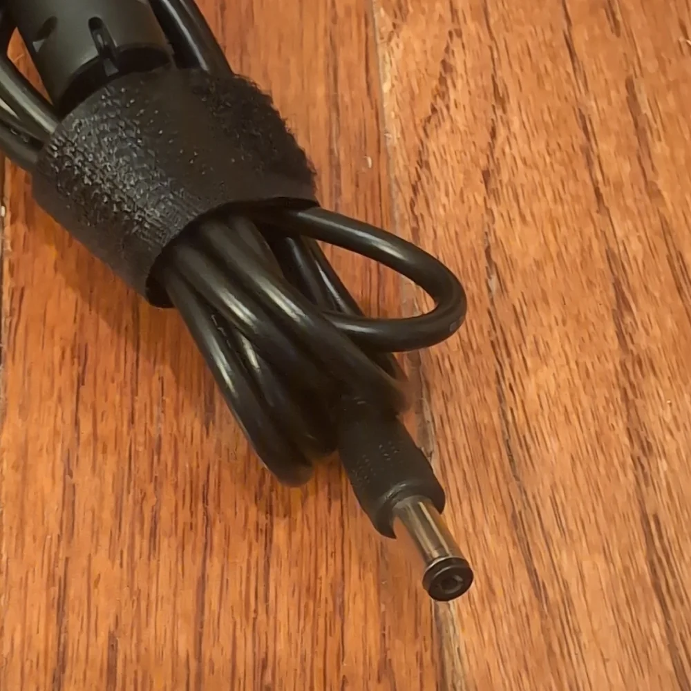 Universal AV Adapter Model DS1852000T with Power Cord + 2 Cords